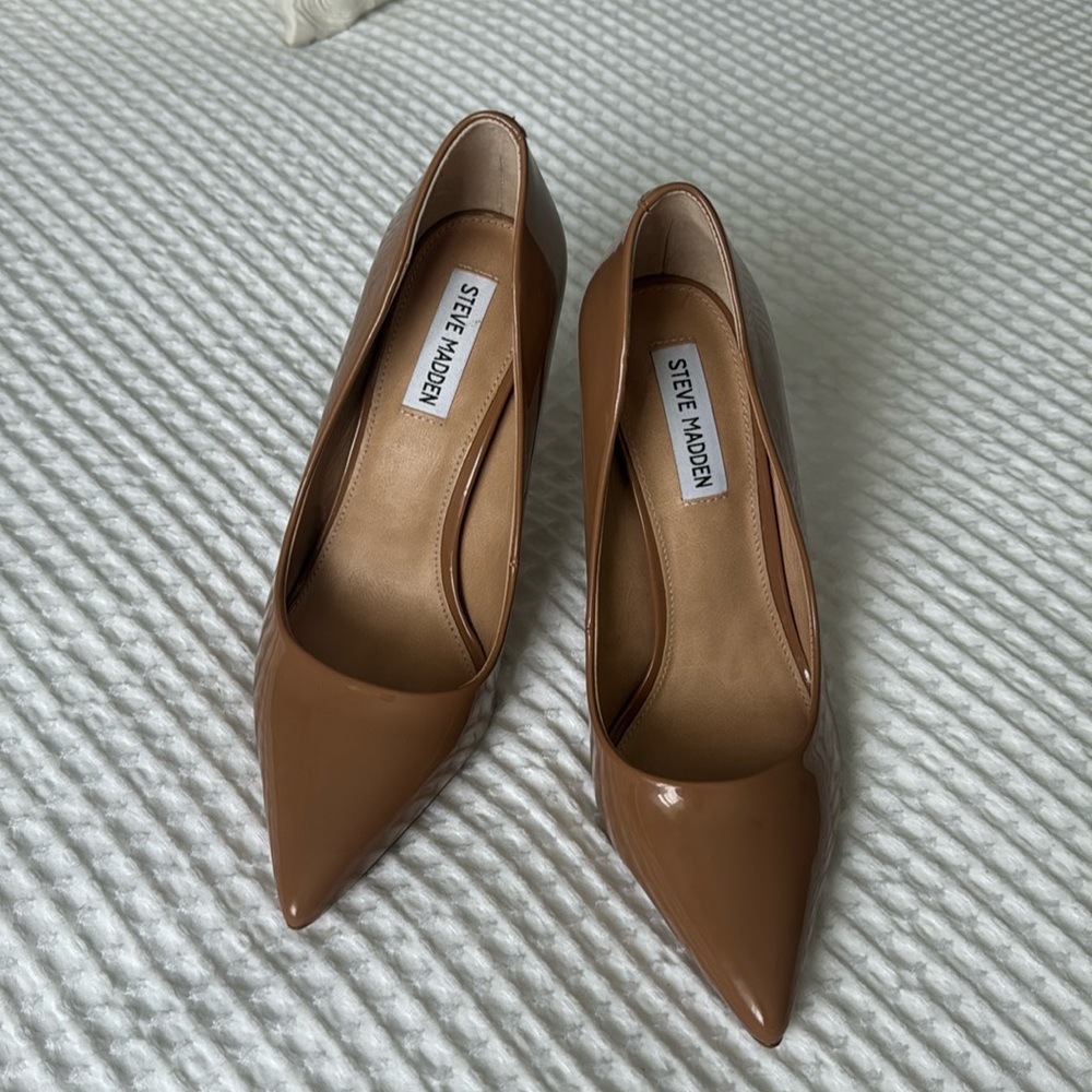 Steve Madden, tan heels, never worn size 8.5